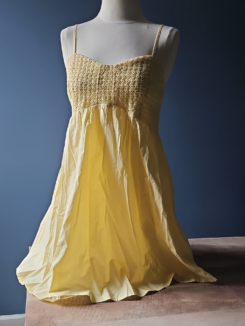 GAP Eyelet Empire Waist Mini Dress Size Medium